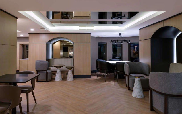 DoubleTree by Hilton Hotel Van