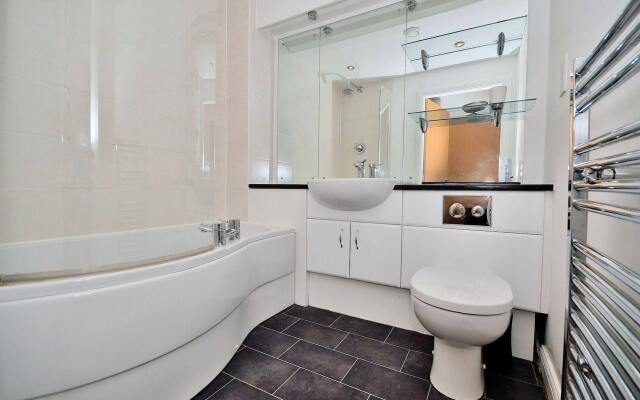 Racecourse Serviced Apartments