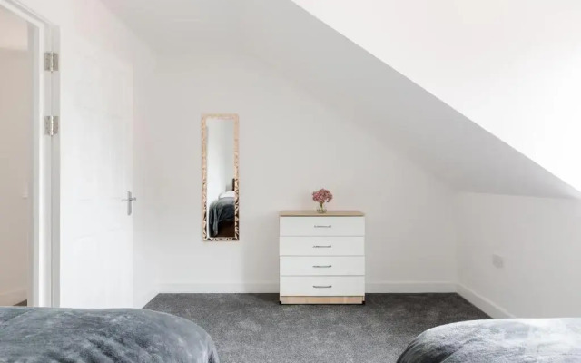 Birmingham Estate - Contractor & Group Accommodation - Secure Parking