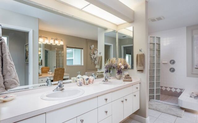 Nokomis Pool Home on the Canal