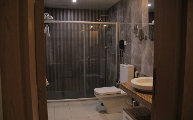 Momona Hotel