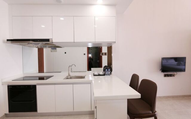 EASTLAND Hotel & Apartment