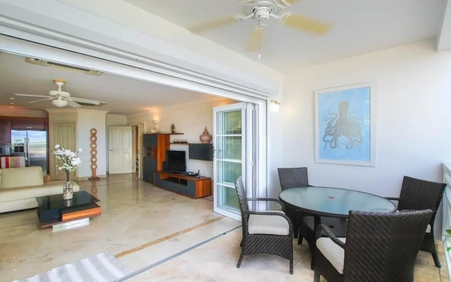 Beachfront luxury modern 2-bed apt with pool by BSL Rentals