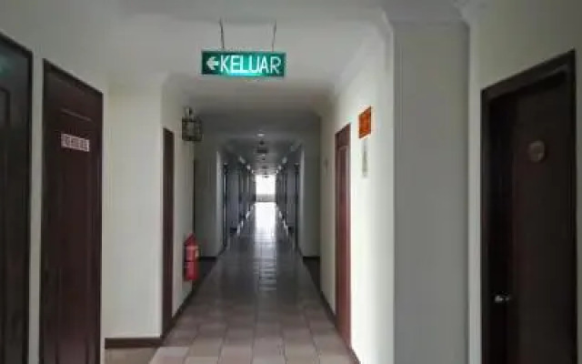 The Upper Deck Hotel