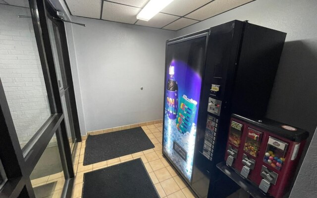 Belgium Inn & Suites