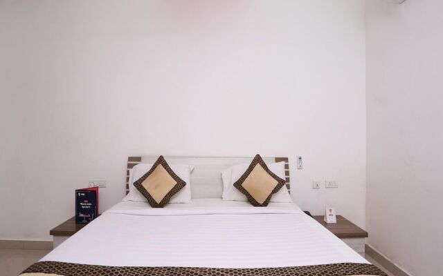 Capital O 10970 Hotel Krishna Palace