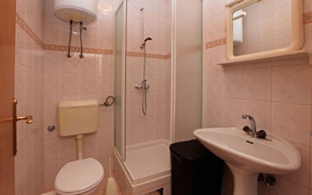 Apartment Mari - free parking: A2 Bol, Island Brac