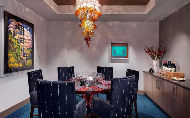 The Art Hotel Denver, Curio Collection by Hilton