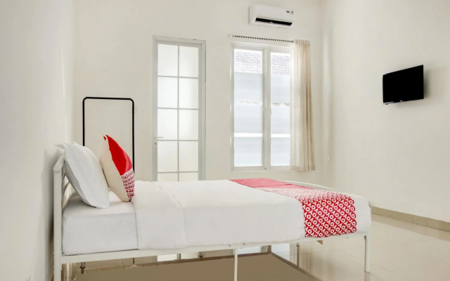 OYO 3512 Golden White House – Guest Rooms – Makassar