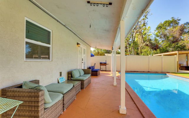 Saltwater Pool & Putting Green: Bradenton Oasis