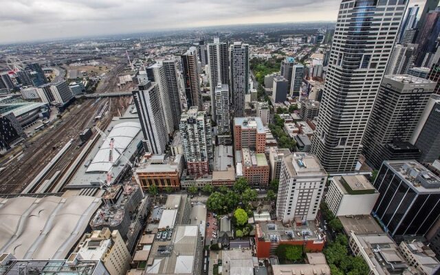 Stunning 2 Bed On Collins With Pool In Southern Cross