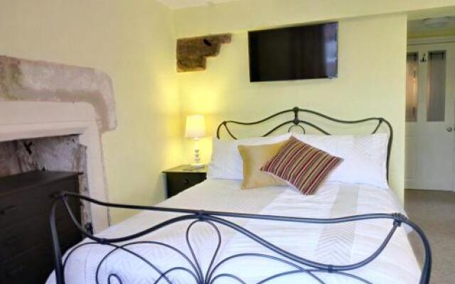 Cotswolds Valleys Accommodation - Medieval Hall - Exclusive use character three bedroom holiday apartment