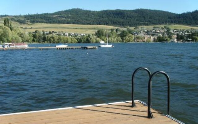Lakeshore Paradise Bed And Breakfast