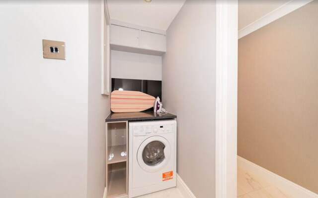 Newly Refurbished Flat Hyde Park London