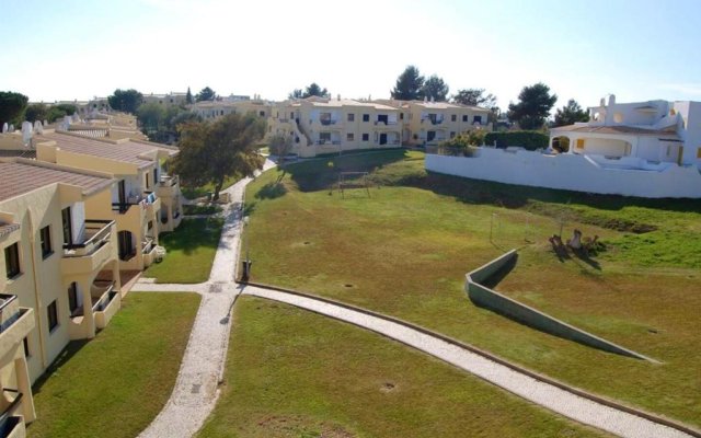One bedroom appartement with shared pool balcony and wifi at Alvor 1 km away from the beach