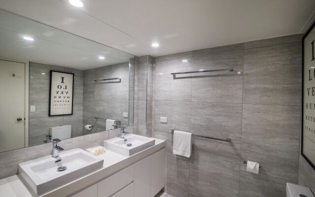 Noosa Harbour Resort