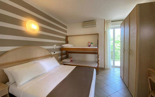 Family Hotel Pinetina Mare