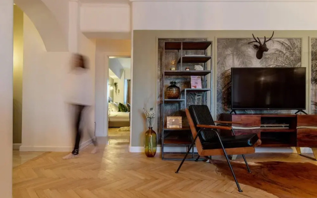 Bagheera and Mowgli in Bucure ti