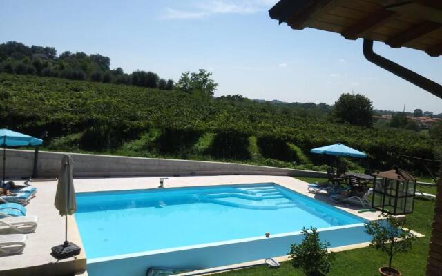 Residence Tasso Canossa - appartamento con piscina