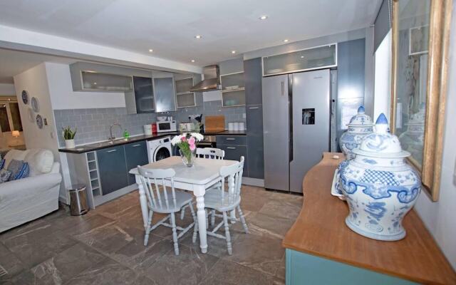 Lovely 2 Bed Apartment Pembroke Castle