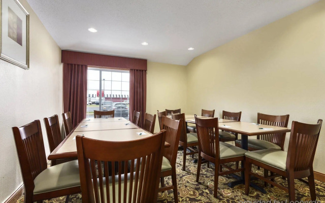 Country Inn & Suites by Radisson, Marion, OH