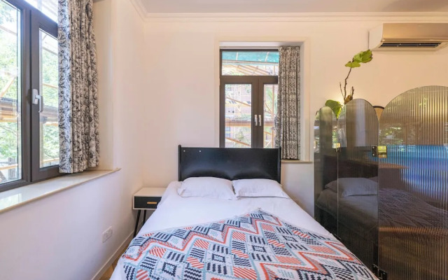 Book and Bed-Jingan Temple