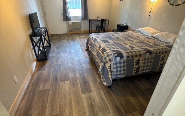 Tecumseh Inn and Suites