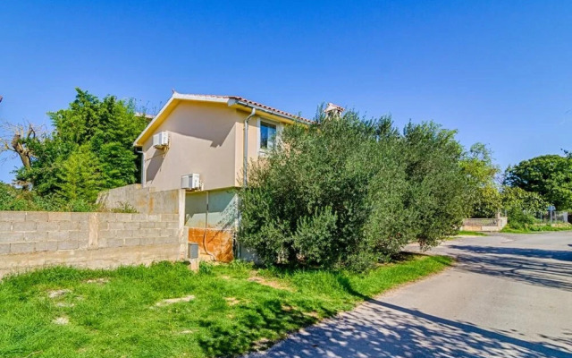 Comfort Pool Apartments