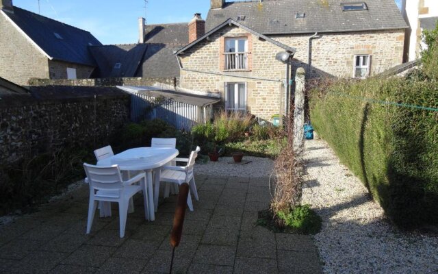 Charming French Gite in the heart of quiet Gorron