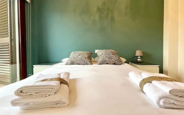 Sunlit Villa Near Golf