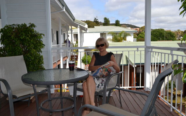 Dolphin Lodge