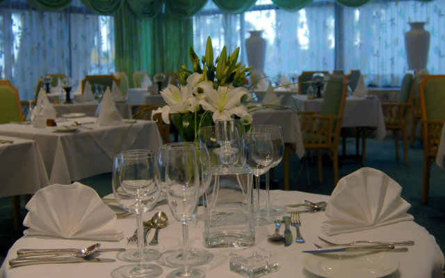 Palm Beach Hotel & Bungalows