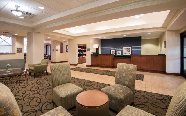 Hampton Inn & Suites Newark-Harrison-Riverwalk