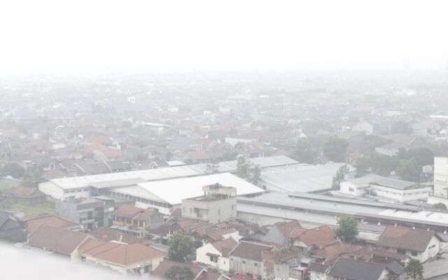 Spacious 2BR Apartment at Newton Residence near Toll Buah Batu