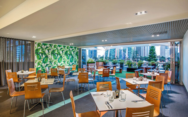 Hotel Apartments on 22 View Avenue, Surfers Paradise