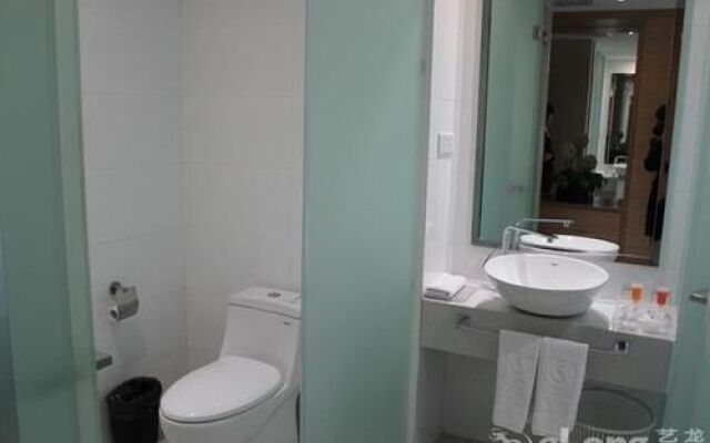 Wuhan Yuntai 6 Plus 1 Hotel