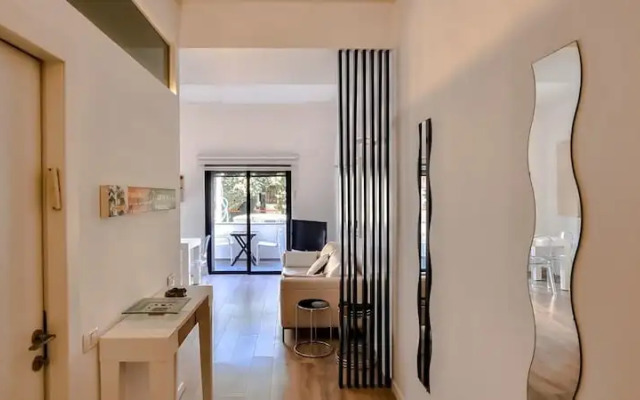 Rupin Nacre in Tel Aviv-yafo