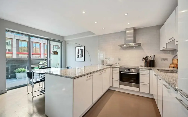 Sleek 2BD Flat W/terrace - 2 Mins From Farringdon!