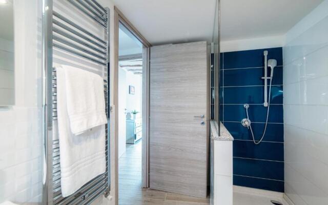 Acqua - by MyHomeinComo