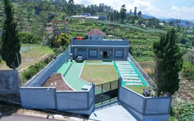 4 BR Villa Casa De Valley View Lembang with Billiard, Karaoke & Mountain View – Outside – Parompong
