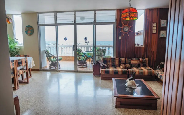 Captivating 4-bedroom Apartment in Salinas