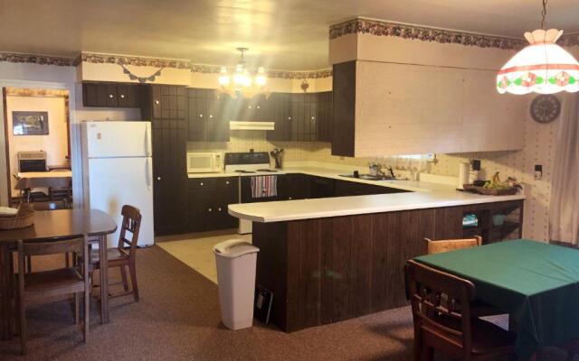 Showboat Motel Restaurant & Bar