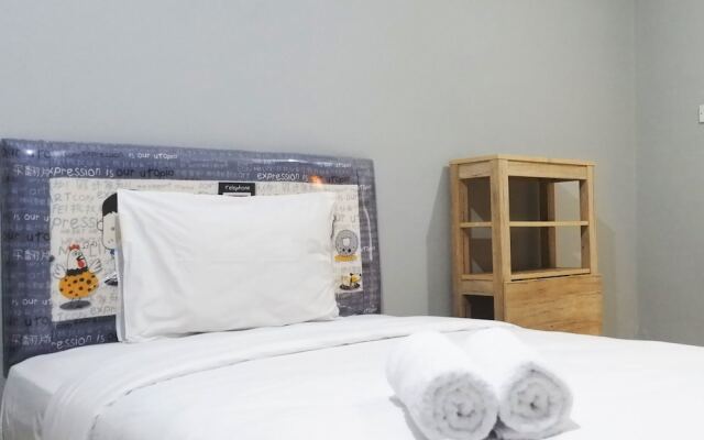 Comfy and Relaxing Studio Apartment at Educity Pakuwon By Travelio