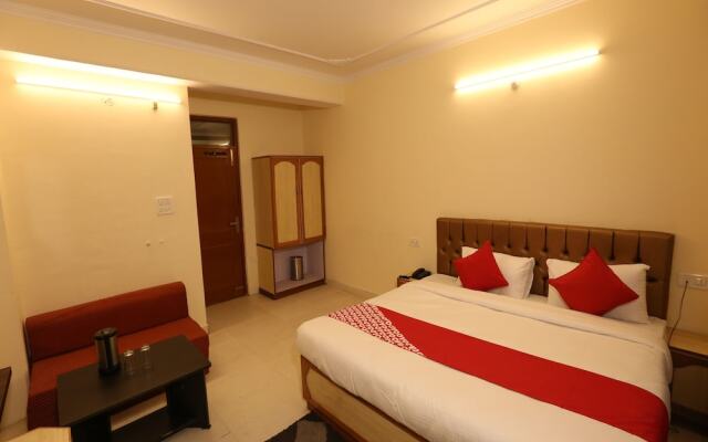 OYO 14212 Tanwar Regency