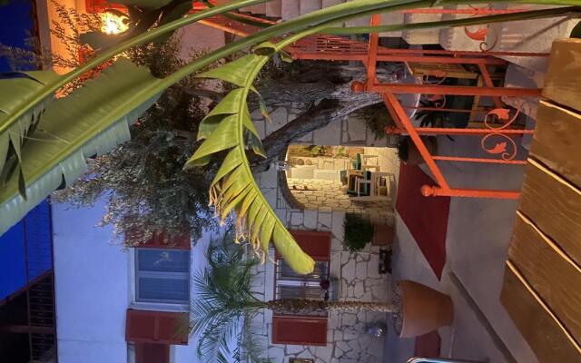 Badem Ici Alacati