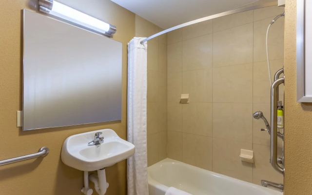 Candlewood Suites South Bend Airport, an IHG Hotel