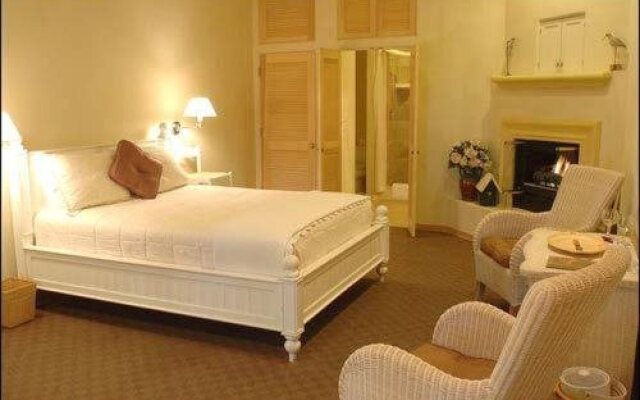 Petit Logis Inn