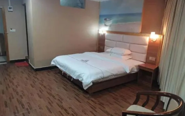 Luoding Huayuan Apartment
