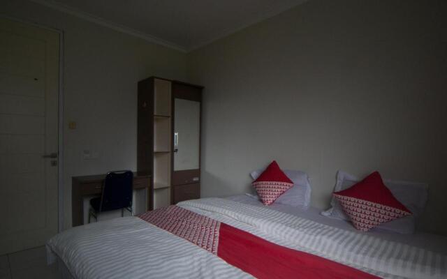 OYO 3049 Scientia Dormitory Near RS Bethsaida