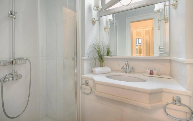 Noble Suites